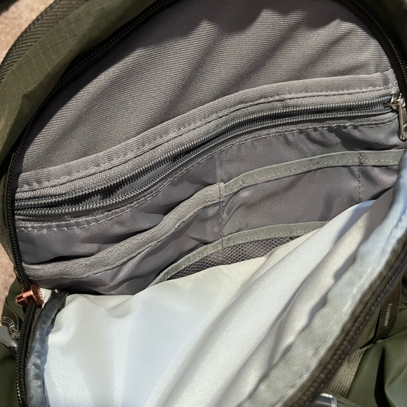 The North Face Recon Backpack - Dark Olive Green - Picture 8 of 8